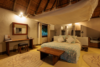 Luangwa River Camp: Gästechalet Interieur