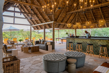 Thornybush Game Lodge: Bar und Lounge