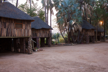 Epupa Falls Lodge: Chalet Rückansicht