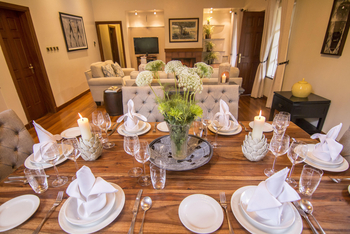 House of Waine: Poolside Cottage