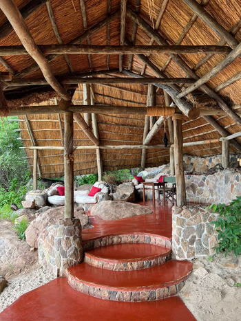 Mwagusi Safari Camp: Lounge Honeymoon Banda