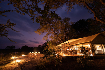 Okavango Explorers Camp Okavango Explorers Camp: Abendbeleuchtung