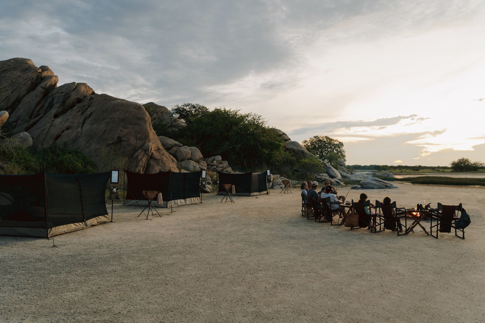 Ombako Fly Camp Ombako Fly Camp: Zelte und Lagerfeuer