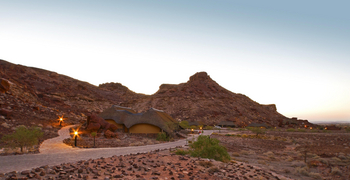 Twyfelfontein Country Lodge: Blick auf die Unterkünfte