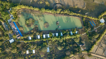 Bagh Villas: Luftbild Zentralbereich und Gästezelte