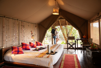 Basecamp Masai Mara: Schlafzimmer mit geöffneter Seite