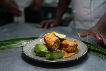 Elewana Serengeti Migration Camp: Gericht aus dem Restaurant