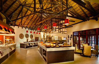Mokuti Etosha Lodge: Buffet