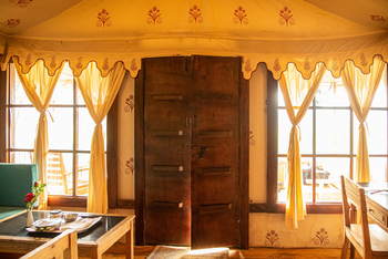 Om Vilas: Luxury Cottage - Private Lounge und Eingang