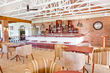 Pioneers Victoria Falls: Bar