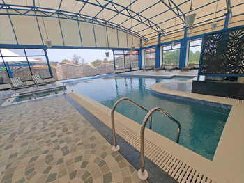 Tathastu Resort Satpura: Hallenbad