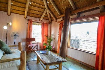 The Stiltz: Sitzgruppe