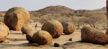 Ai Aiba Lodge Ai Aiba Lodge: Biker zwischen Felsen