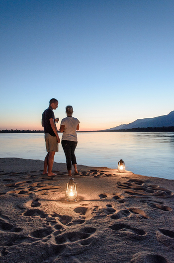 Baines River Camp: Sundowner mit Laterne