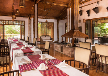 Diphlu River Lodge: Speisesaal im Machan