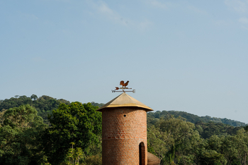 Gibb's Farm: Turm mit Wetterfahne