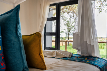 Lenyebi River Lodge: Kissen