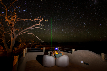 Little Kulala: Sternenbeobachtung mit Laserpointer