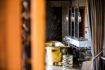 Little Mombo Camp: Messingwanne