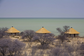 Onkoshi Camp Onkoshi Camp: Reetgedeckte Chalets