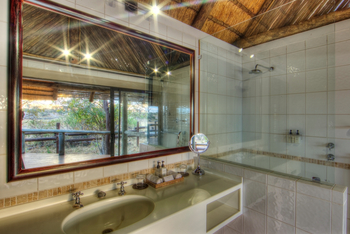 Savute Safari Lodge: Standard Room - Waschtisch