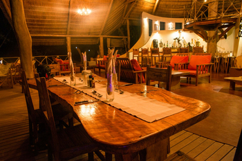 Tongole Wilderness Lodge: Esstisch