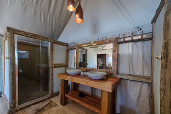 Tubu Tree Camp: Doppelwaschtisch