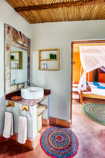 Chameleon Hill Forest Lodge: Bad neben Schlafzimmer