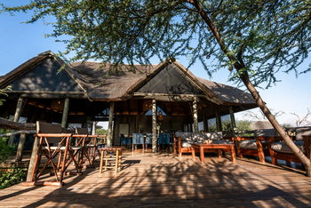 Mangwane Hideaway: Großes Deck