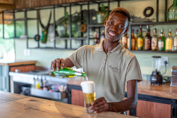 Mogotlho Safari Lodge Mogotlho Safari Lodge: Barman