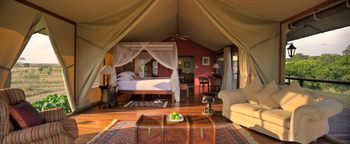 Olare Mara Kempinski: Gästezelt mit Couch und Sessel