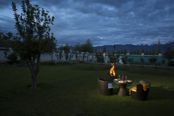 The Grand Dragon Hotel: Terrasse