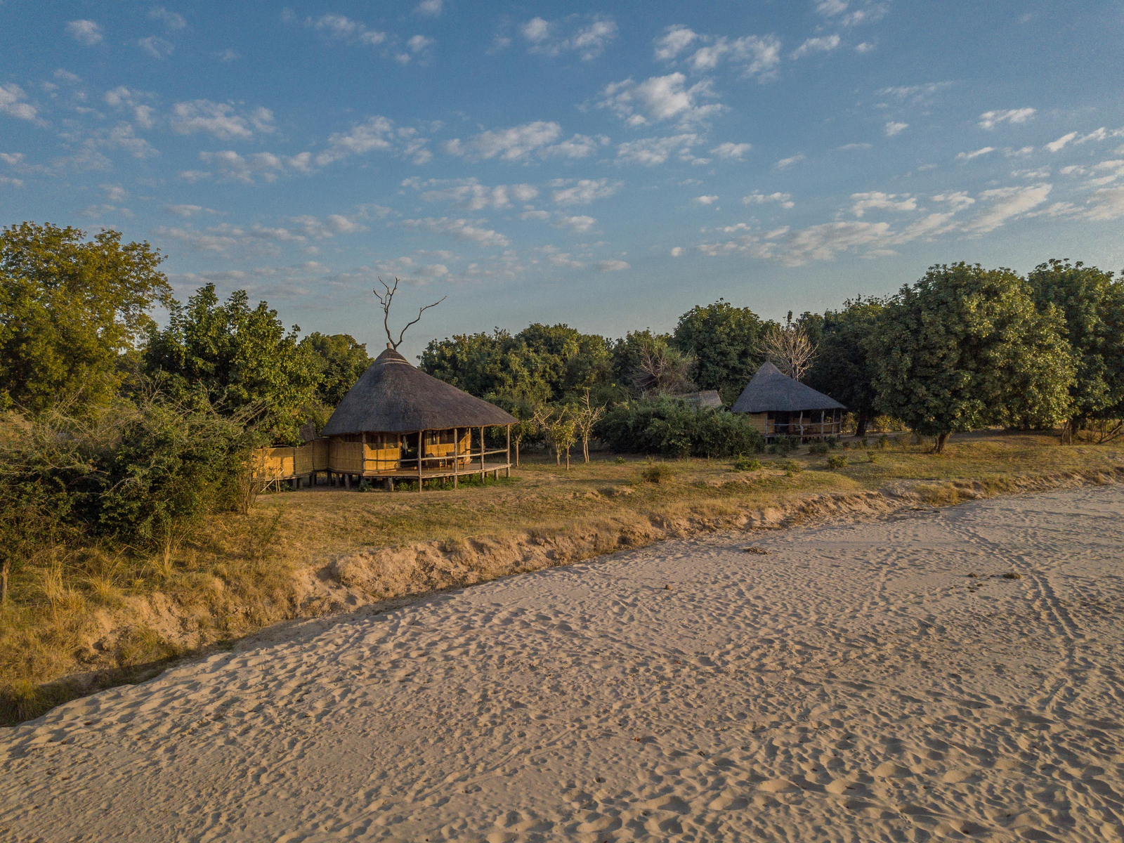 Time + Tide Nsolo Time + Tide Nsolo: Gästechalet um Luwi-Ufer
