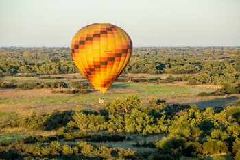 Vumbura Plains Camp: Ballon über dem Busch