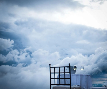 Clouds Mountain Gorilla Lodge: Wolkenterrasse