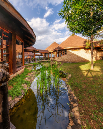 Lake Nakuru Sopa Lodge Lake Nakuru Sopa Lodge: Teich bei der Rezeption