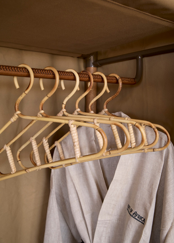 Out of Africa Legend by Laba Explorer: Kleiderschrank