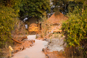 Sitatunga Private Island Camp: Weg zum Zelteingang