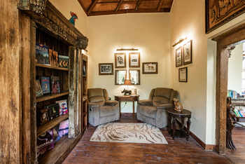 Bamboo Forest Safari Lodge: Lounge Nebenraum