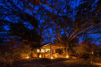 Busanga Bush Camp: Gästezelt bei Nacht