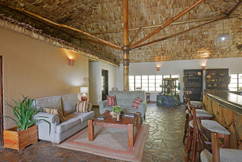 Mahogany Springs Safari Lodge: Bar