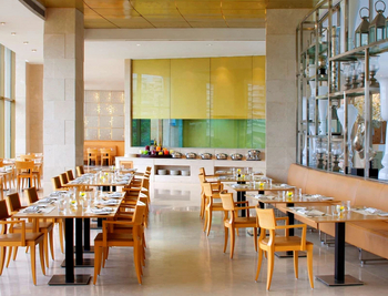 Radisson Blue New Delhi Dwarka: Buffet im Restaurant