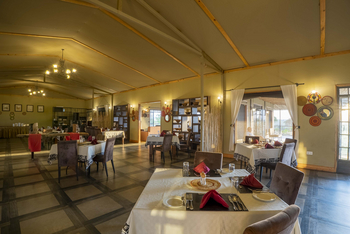 Serengeti Mara River Camp: Restaurant