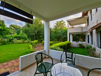 Tathastu Resort Kanha: Privater Balkon
