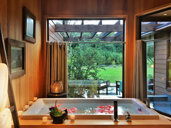 andBeyond Vira Vira Lodge: Blütenbad