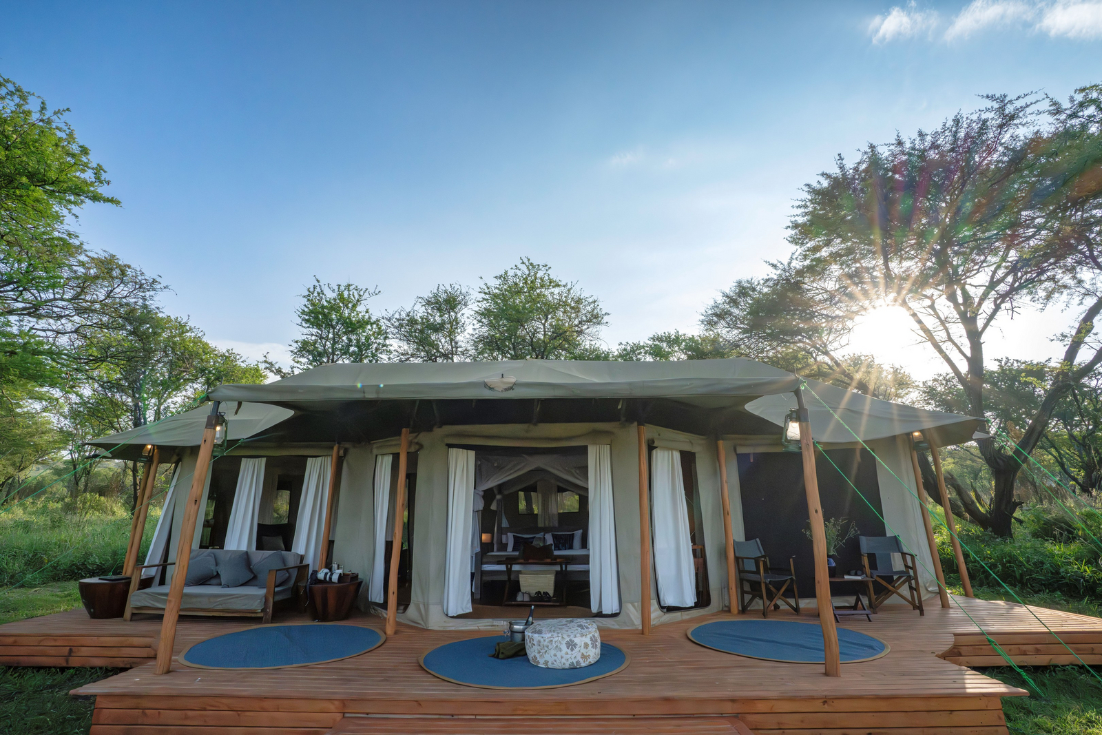 Naona Moru Camp Naona Moru Camp: Zelt auf Holzplattform