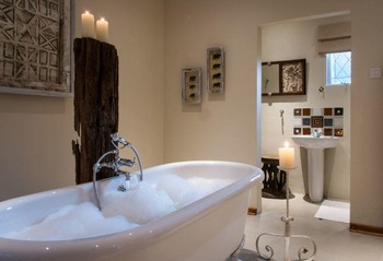 Bayete Guest Lodge Bayete Guest Lodge: Executive Honeymoon Suite