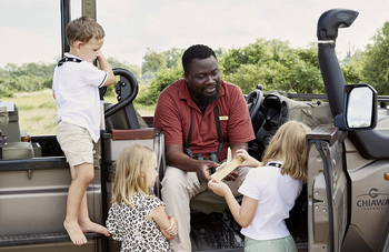 Chichele Presidential Lodge: Kinder auf Safari