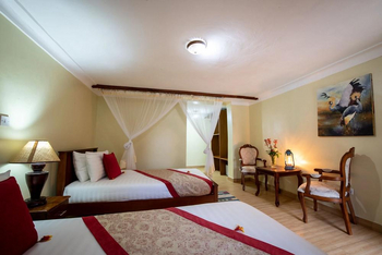 Crater Safari Lodge: Cabana Interieur