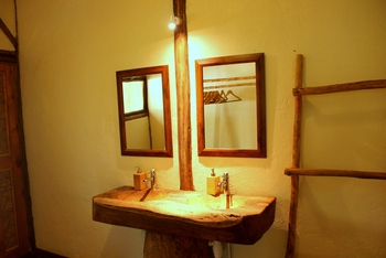 Enjojo Lodge: Doppelwaschtisch